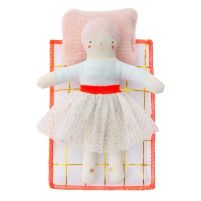 Meri-Meri Meri Meri Matilda Mini Suitcase Doll (Pack Of 1) 5 Meri-Meri Meri Meri Matilda Mini Suitcase Doll (Pack Of 1) - Image 3