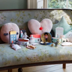 Meri-Meri Meri Meri Matilda Mini Suitcase Doll (Pack Of 1) 15 Meri-Meri Meri Meri Matilda Mini Suitcase Doll (Pack Of 1) -Barbie Store GUEST be6cf4f8 6dd5 4876 a628 a4600cbd406e